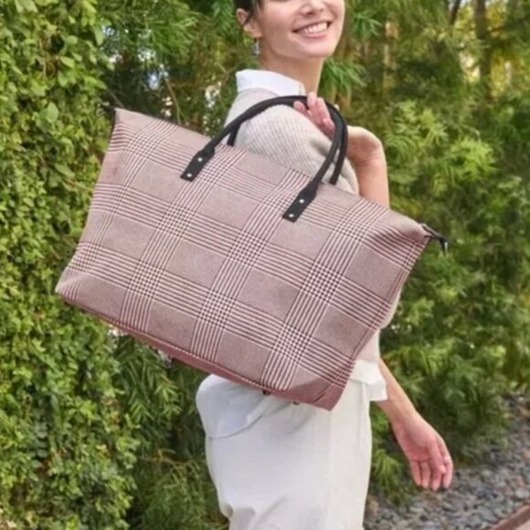 Lulu Dharma Weekender Duffle Bag - Picture 3 of 4